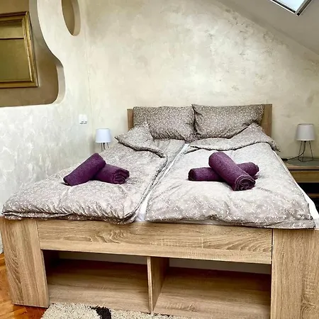 Center Apartment *
