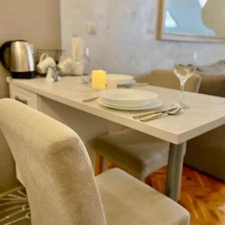 Center Apartment *